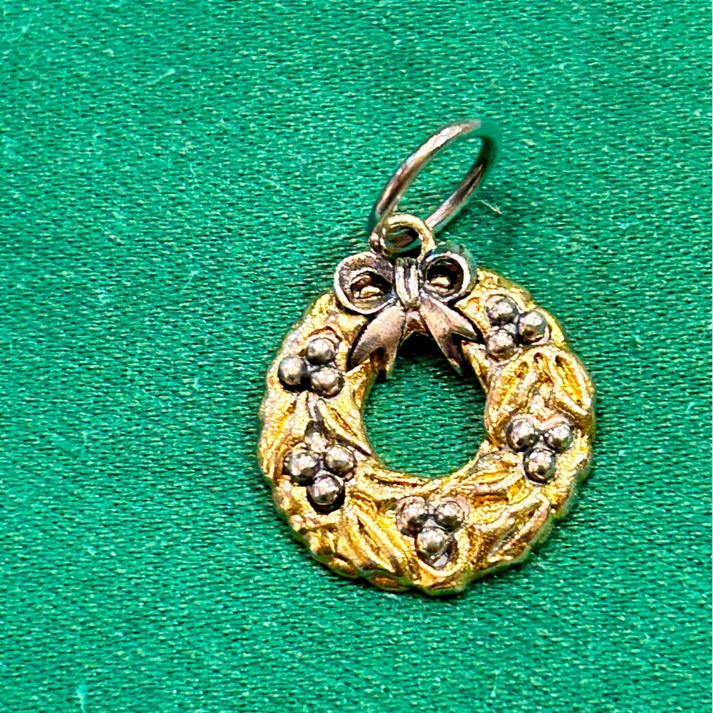 NWT Elegant Sterling/brass Wreath Pendant